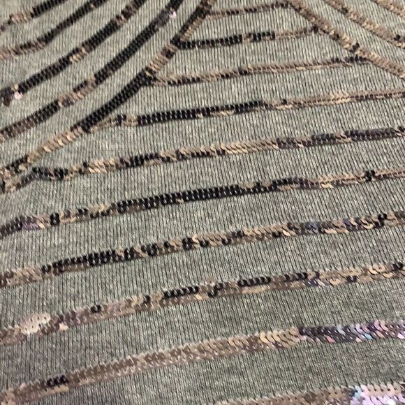 Shimmering Etcetera Women’s XS Sequenced Sweater Gray Tank Top - Picture 5 of 7